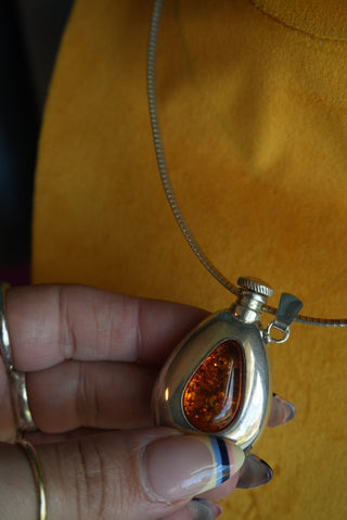 AMBER VIAL
