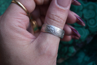 ANTIQUE CARVINGS SZ 11