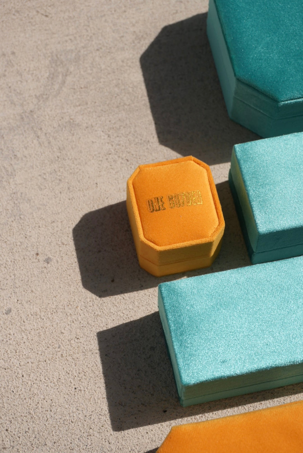 ONE GO7DEN RING BOX