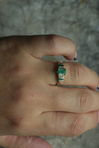 10K EMERALD & DIAMOND RING