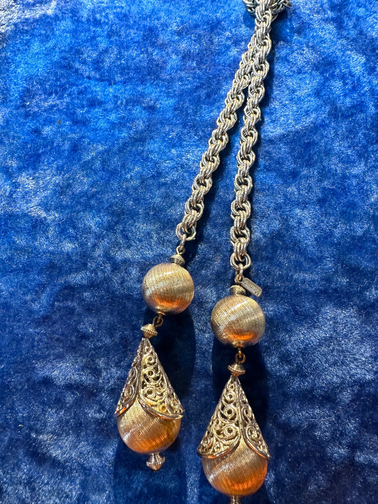 MONET LARIAT