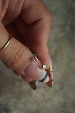 14K WHITE GOLD STUDS