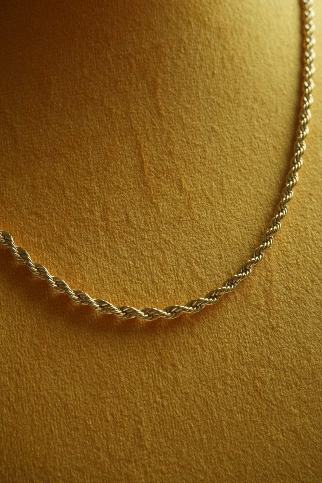 VINTAGE GOLD ROPE CHAIN