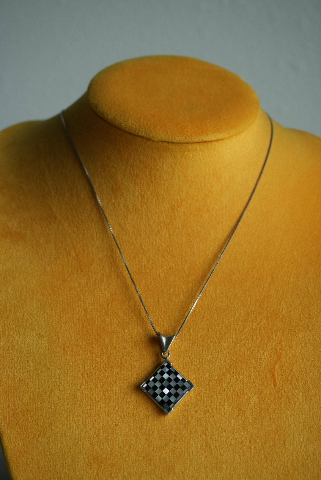 BADAVICI CHECKERED NECKLACE