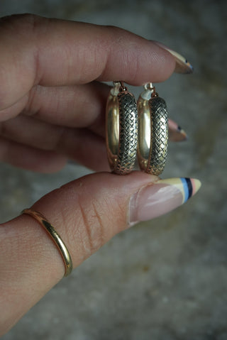 SNAKE AROUND - STERLING BUBBLE HOOP