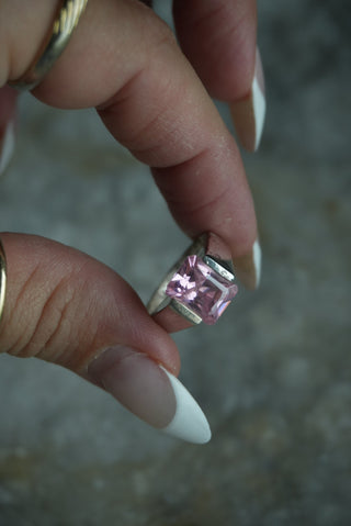 PRETTY IN PINK SZ 7