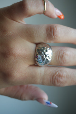 HAMMERED SILVER DOME RING SZ 7
