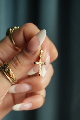 14K DETAILED CROSS