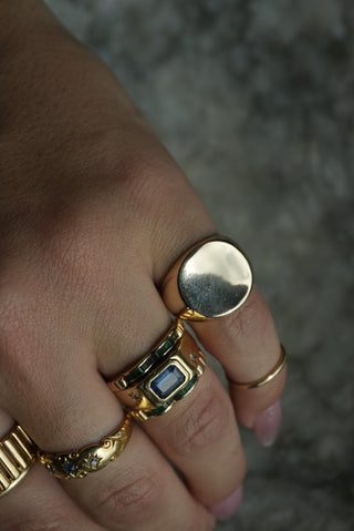 10k Large Signet Ring