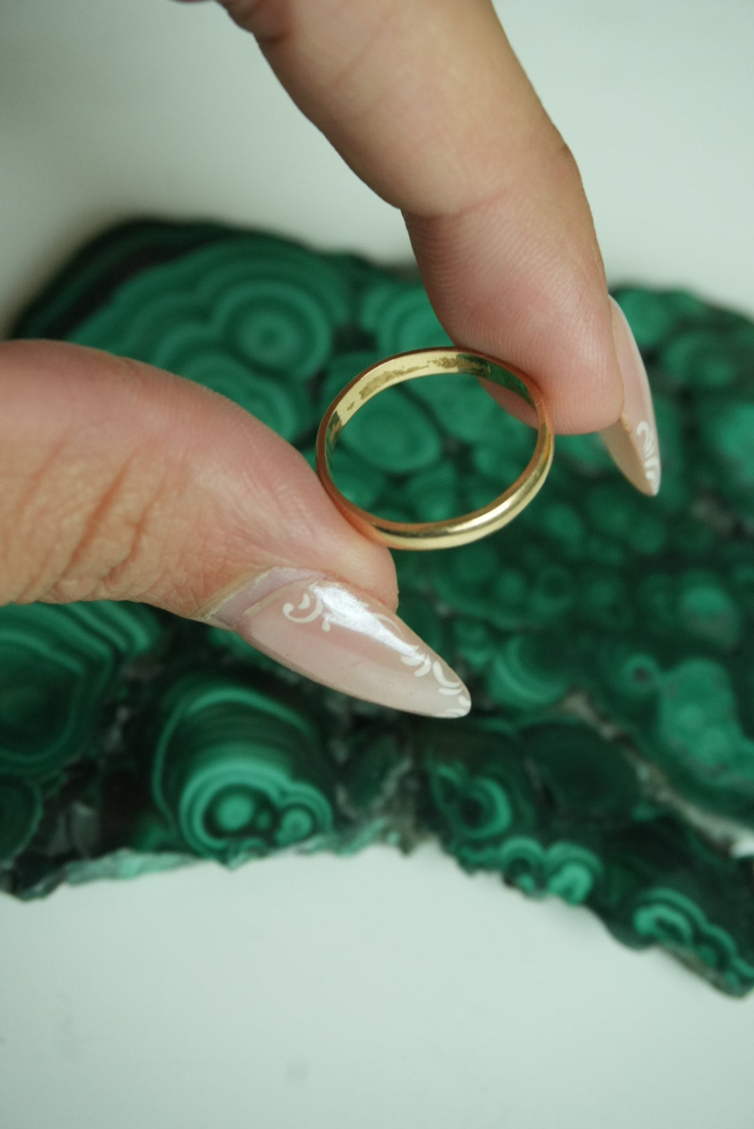 ART CARVED VINTAGE GOLD BAND
