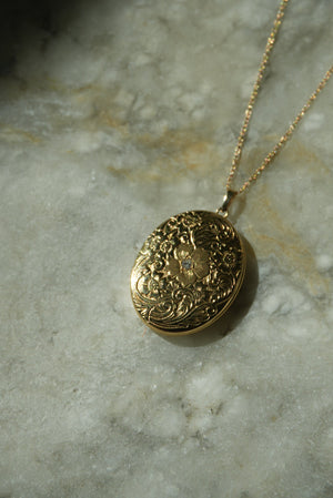 VINTAGE 14k LOCKET