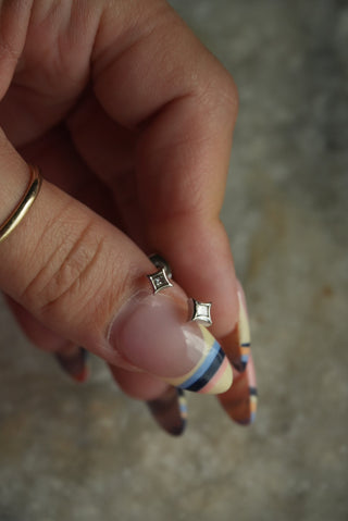 14K WHITE GOLD STUDS