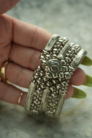 LIQUID CUFF