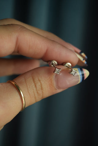 14K WHITE GOLD STUDS