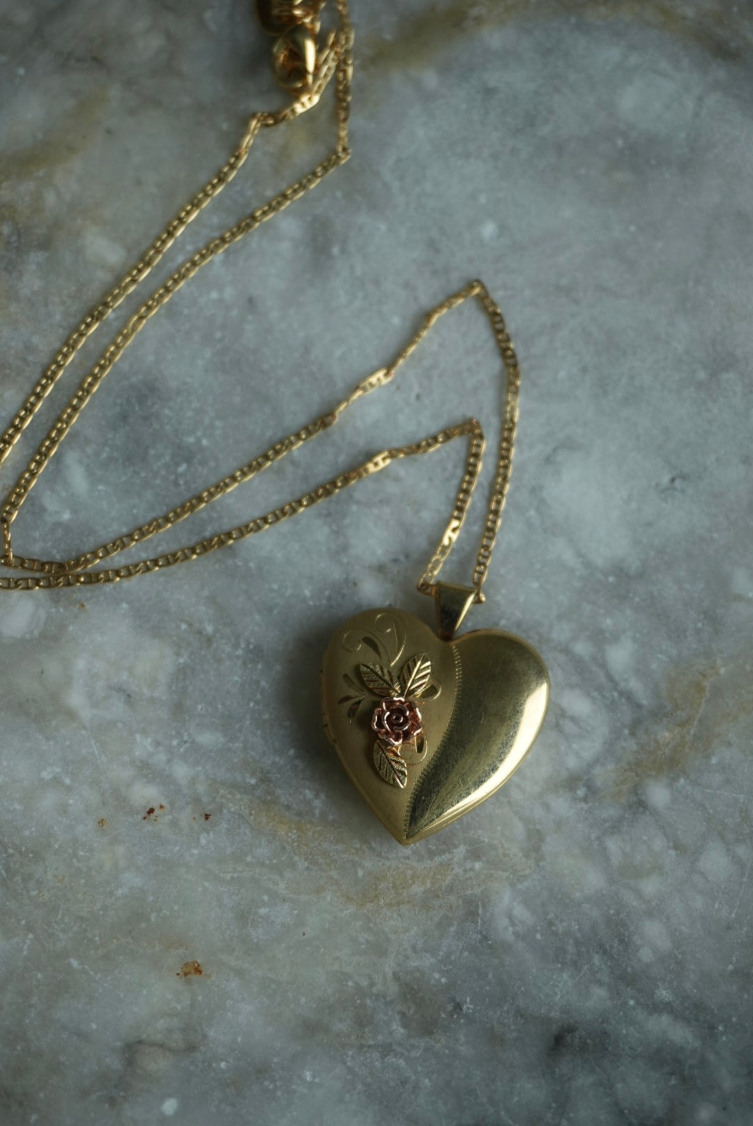 RARE 4 PICURE LOCKET