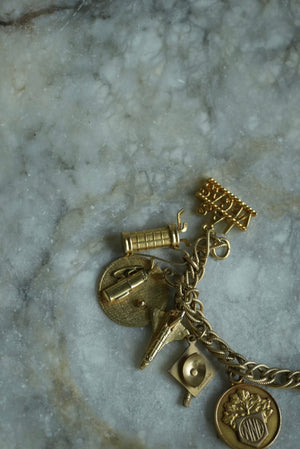 VINTAGE CHARM