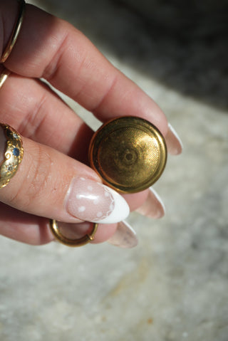 BRASS ANTIQUE RETRACTABLE CHARM HOLDER