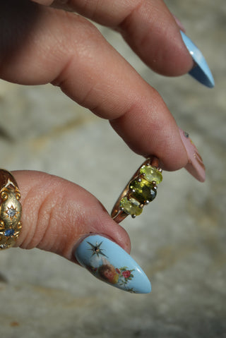 SHADES OF GREEN SZ 8