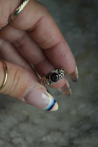 STERLING SILVER GARNET RING - TWO OF HEARTS SZ 6
