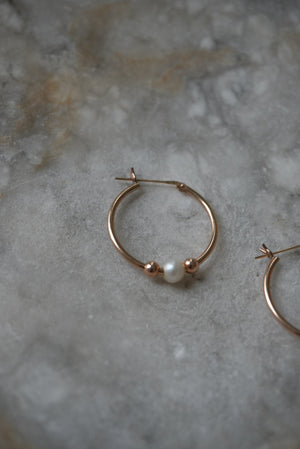 10k PEARL HOOPS