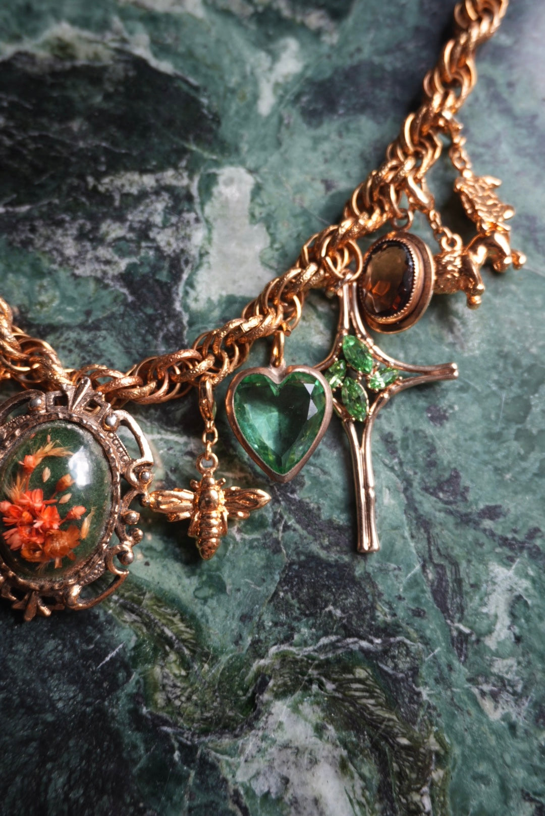 VERSAILLES CHARM NECKLACE