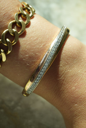 CLASSY BANGLE