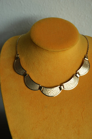 SCALLOP COLLAR