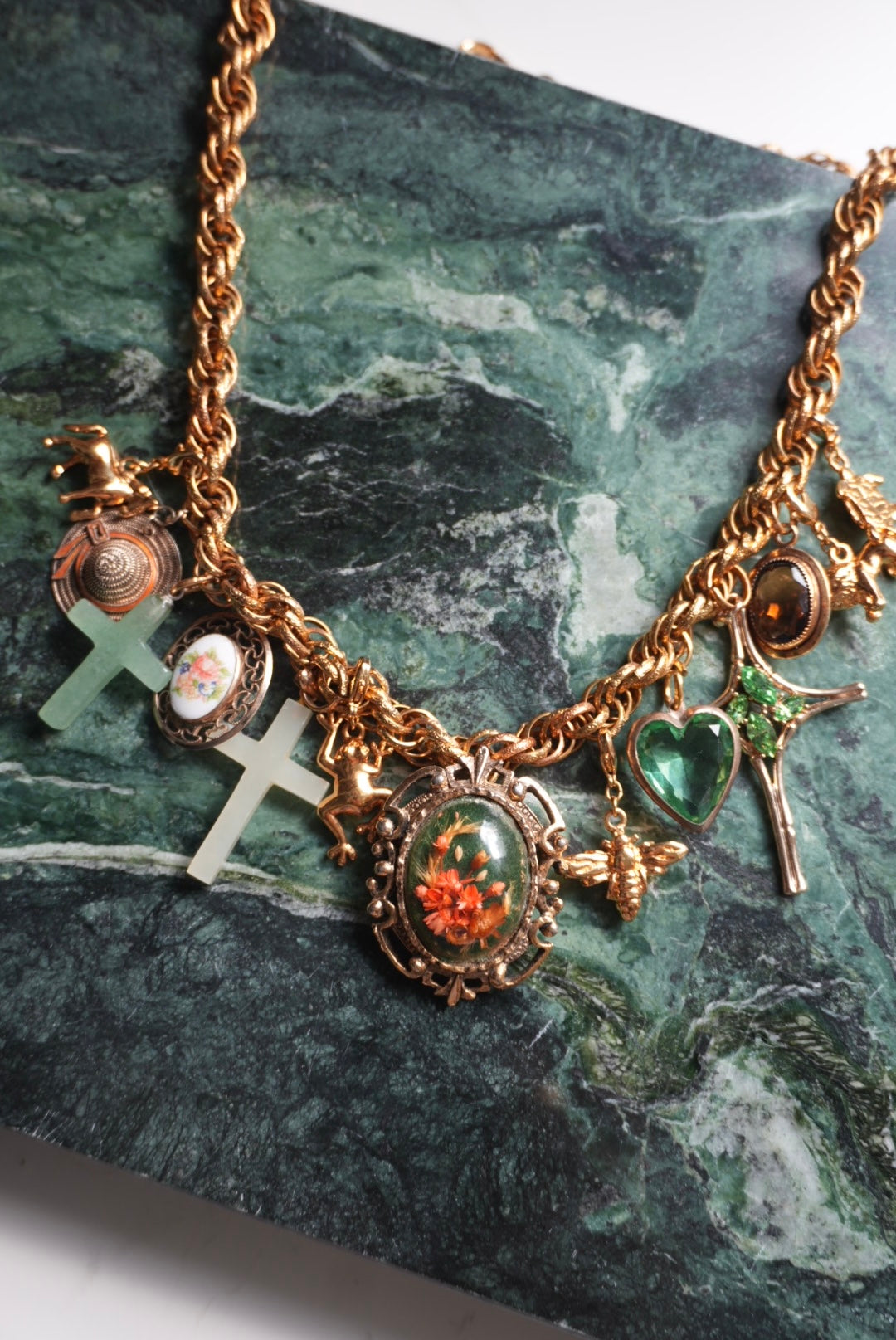 VERSAILLES CHARM NECKLACE