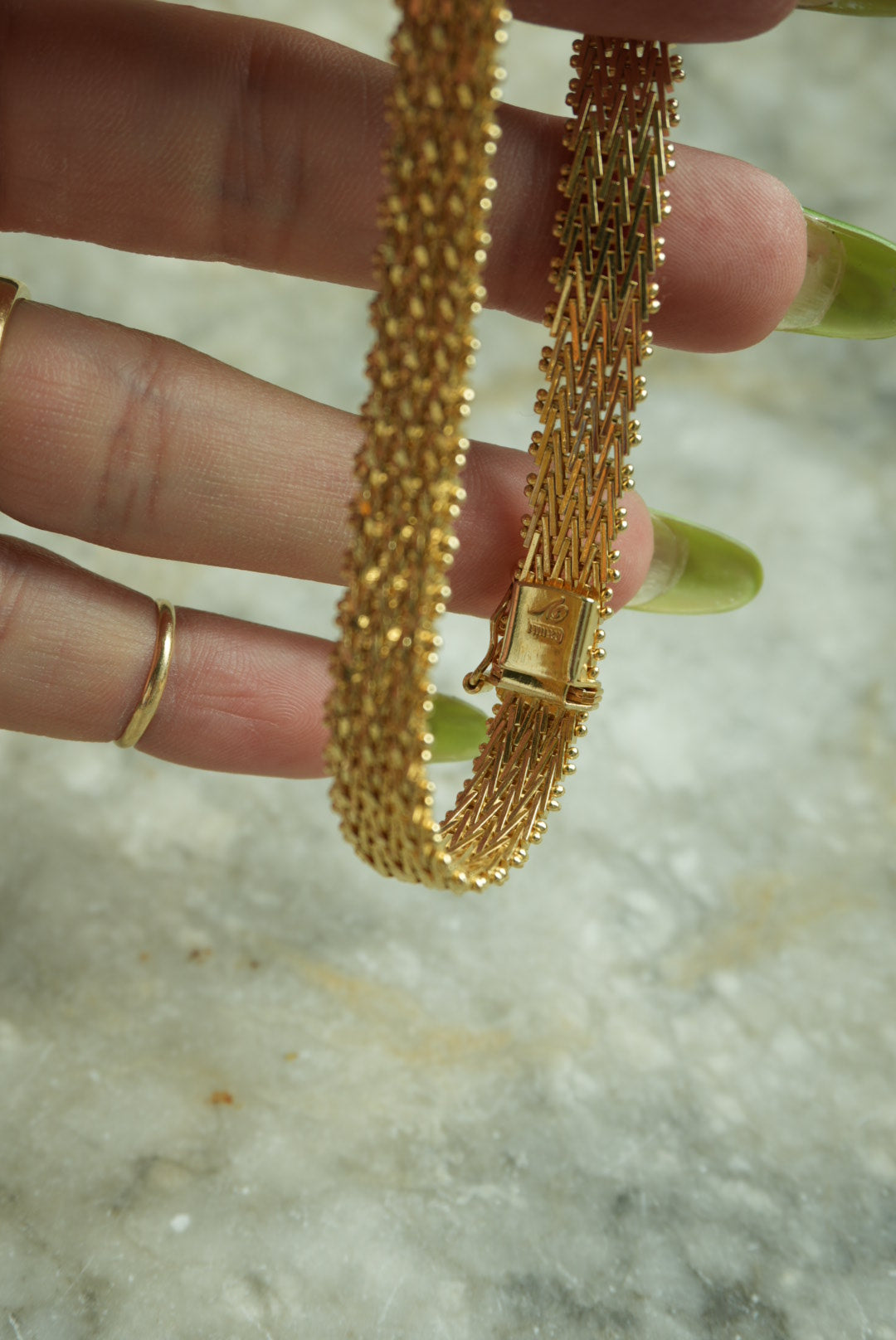 GOLDEN MESH