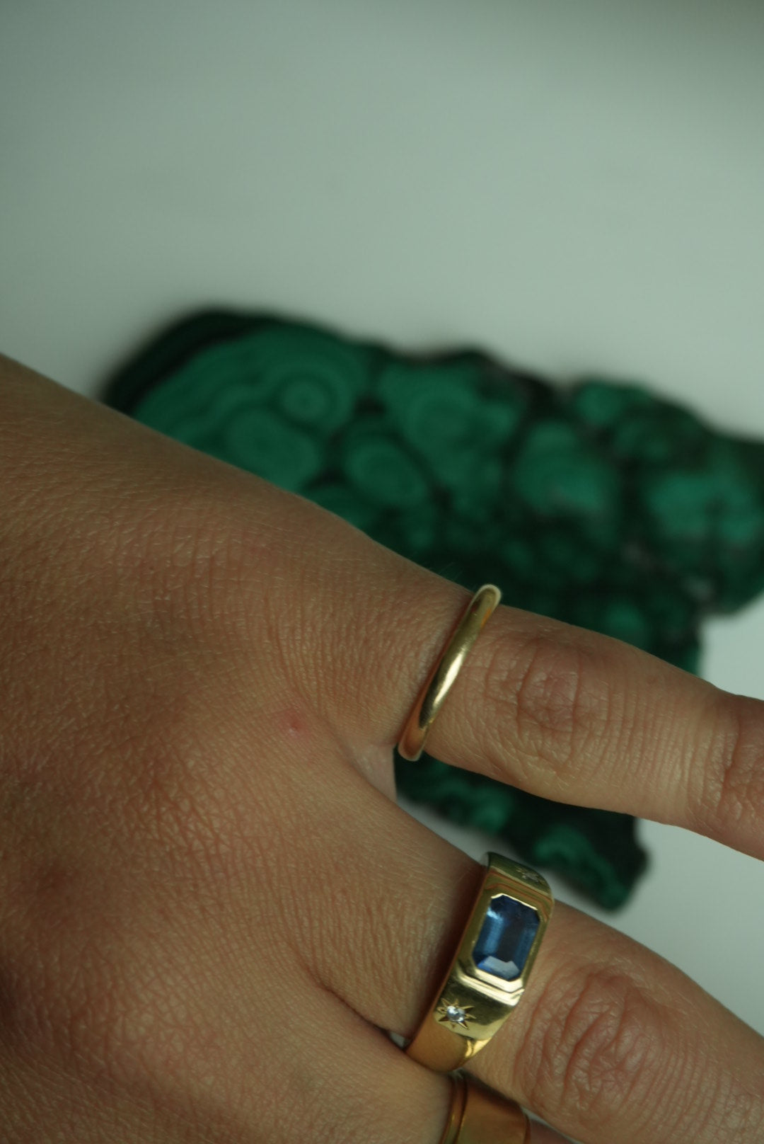 ART CARVED VINTAGE GOLD BAND