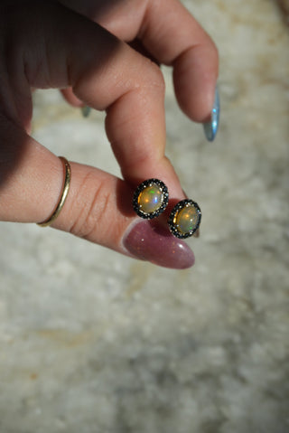 JELLY OPAL STUDS