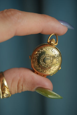 VINTAGE GOLDTONE 4-WAY LOCKET