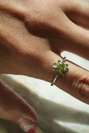 PERIDOT FLOWERS SZ 8