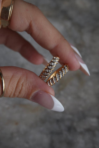 GOLDEN HOOPS