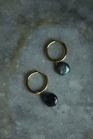 BLACK PEARL - GOLDTONE HOOPS