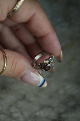 STERLING SILVER GARNET RING - TWO OF HEARTS SZ 6
