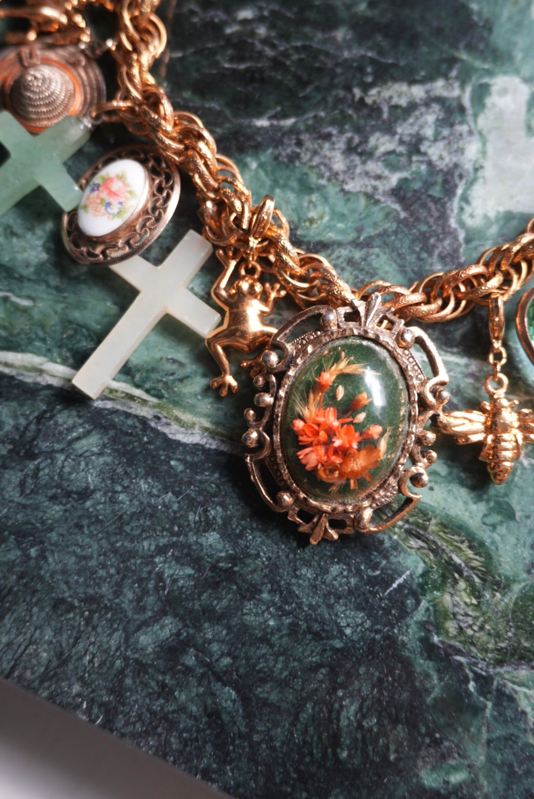 VERSAILLES CHARM NECKLACE