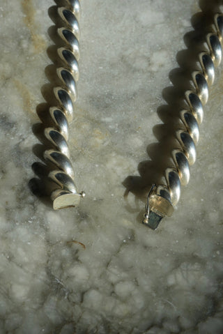 XXL CROISSANT NECKLACE