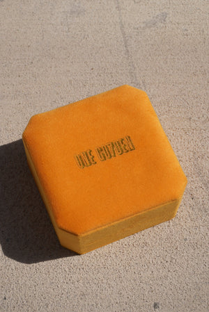 ONE GO7DEN SET BOX