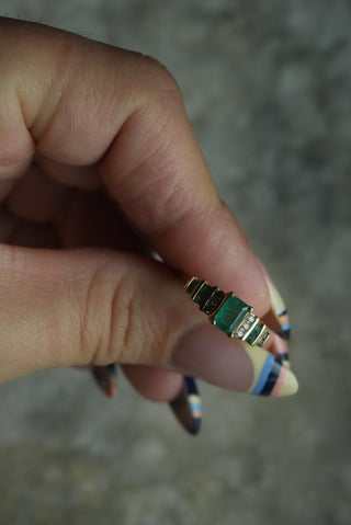 10K EMERALD & DIAMOND RING