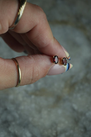 10K GARNET STUDS