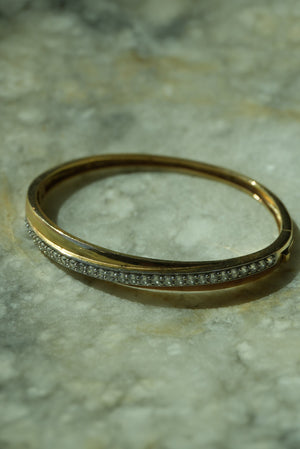 CLASSY BANGLE