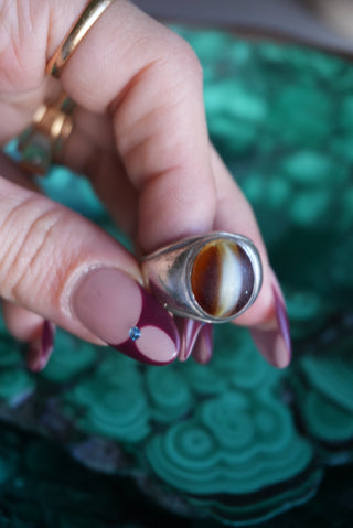 CATS EYE SIGNET RING SZ 8