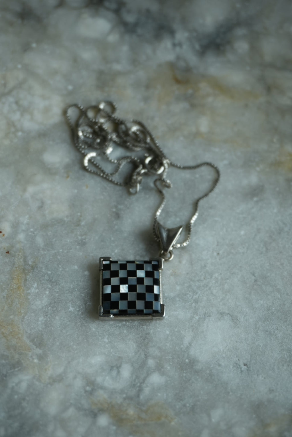 BADAVICI CHECKERED NECKLACE