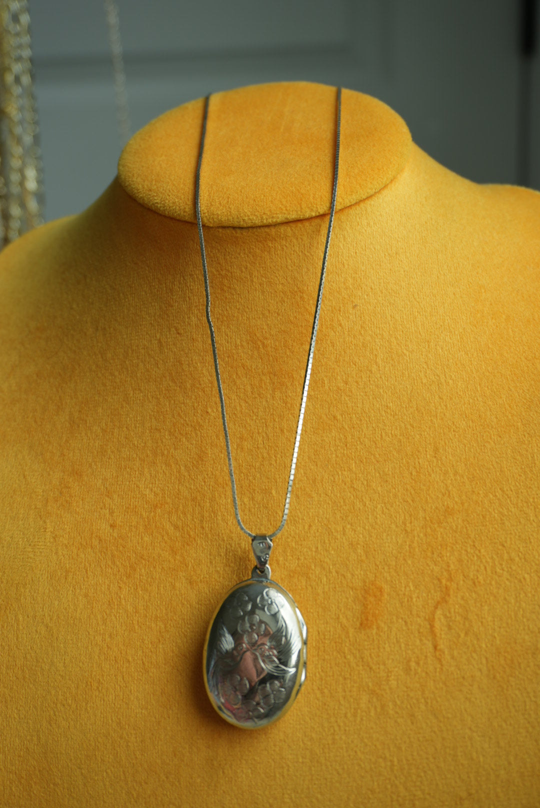 LOVEBIRDS LOCKET