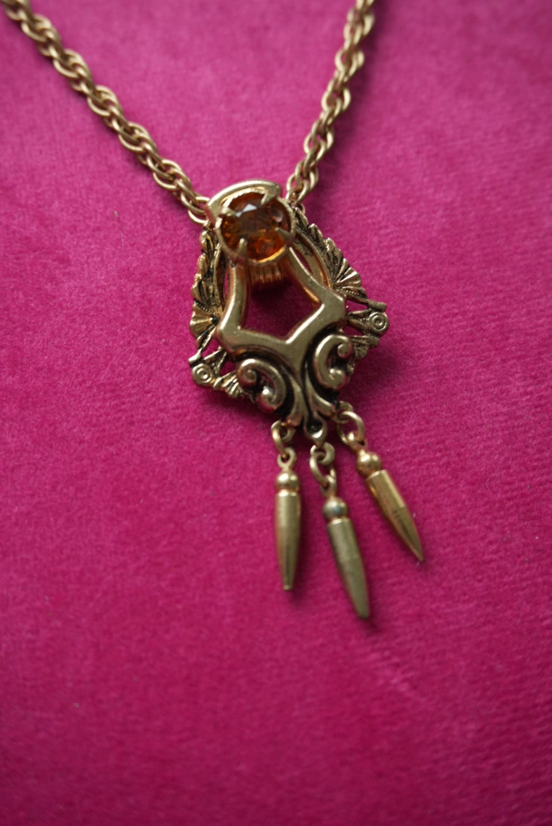 RARE VINTAGE CREST NECKLACE