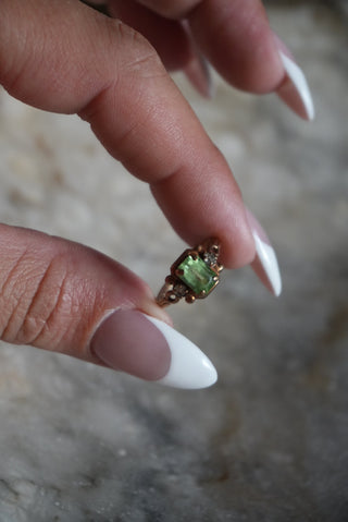 10K URANIUM GLASS RING