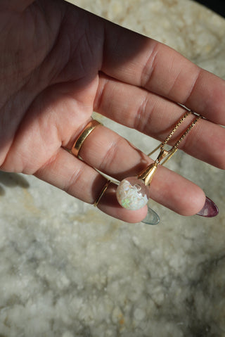 FLOATING OPAL