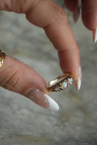 9K ANTIQUE OPAL BAND