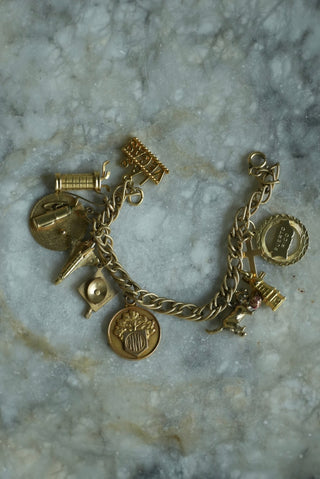 VINTAGE CHARM